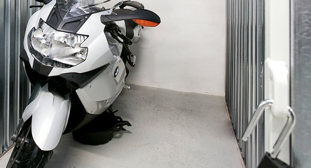 Opbevar din motorcykel i et depotrum
